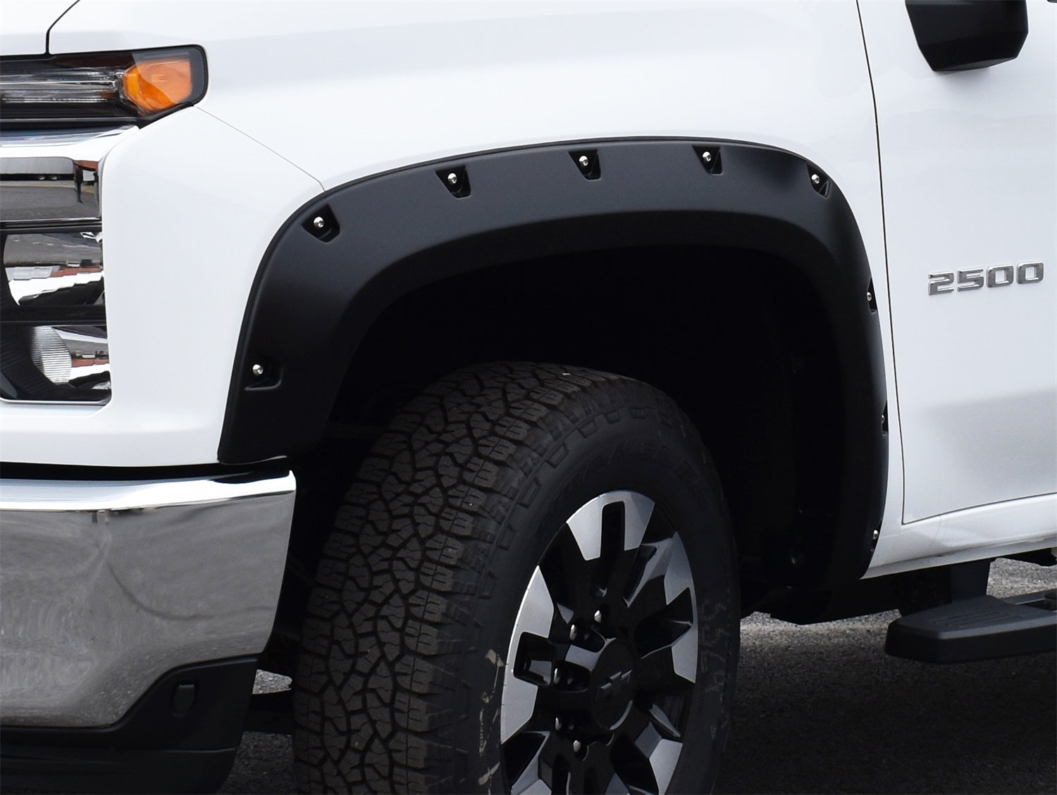 bushwacker_pocketstyle_frontfenderflares_2020chevysilverado2500.jpg