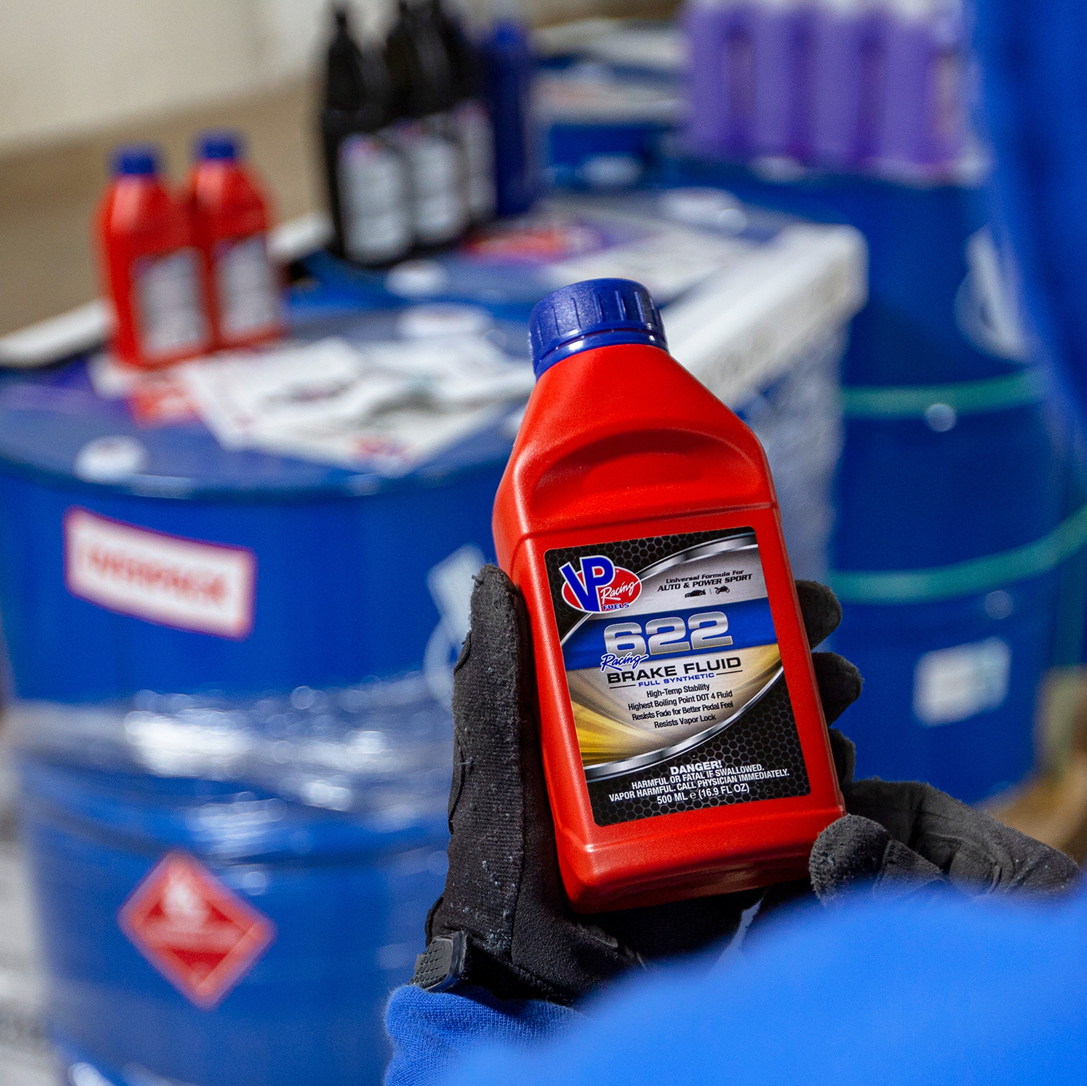 2551_BRAKE FLUID_LIFESTYLE01.jpg