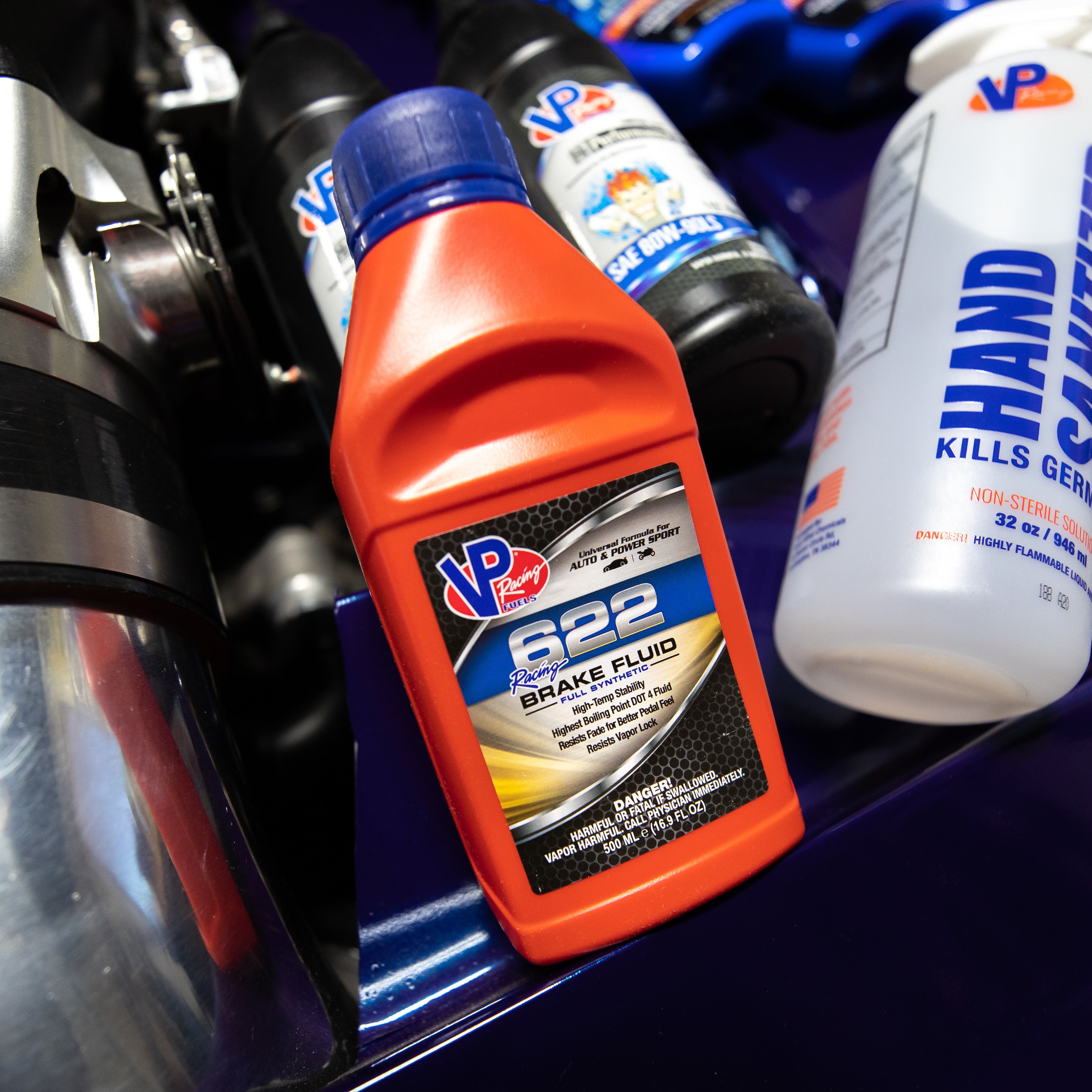 2551_BRAKE FLUID_LIFESTYLE03.jpg