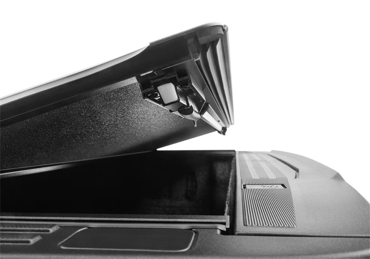BK_BakflipMX4_22_FordLightning_RapidRed_Detail_05_Latch.jpg