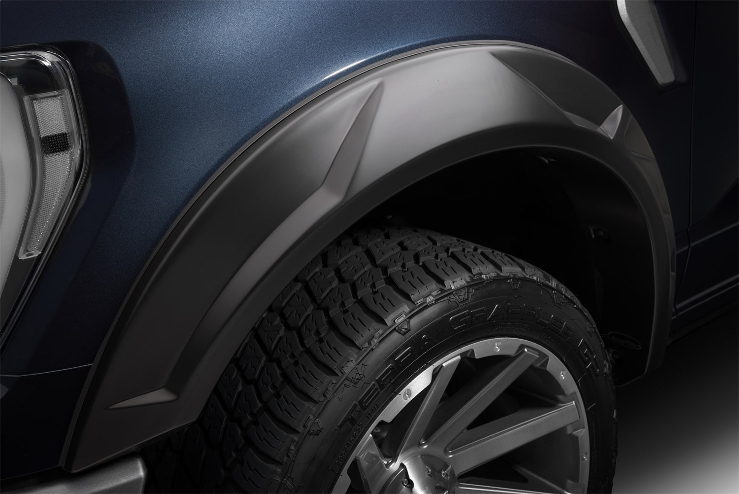 Bushwacker_DRT_FenderFlares_BlueF150_FCU_20972-02.jpg