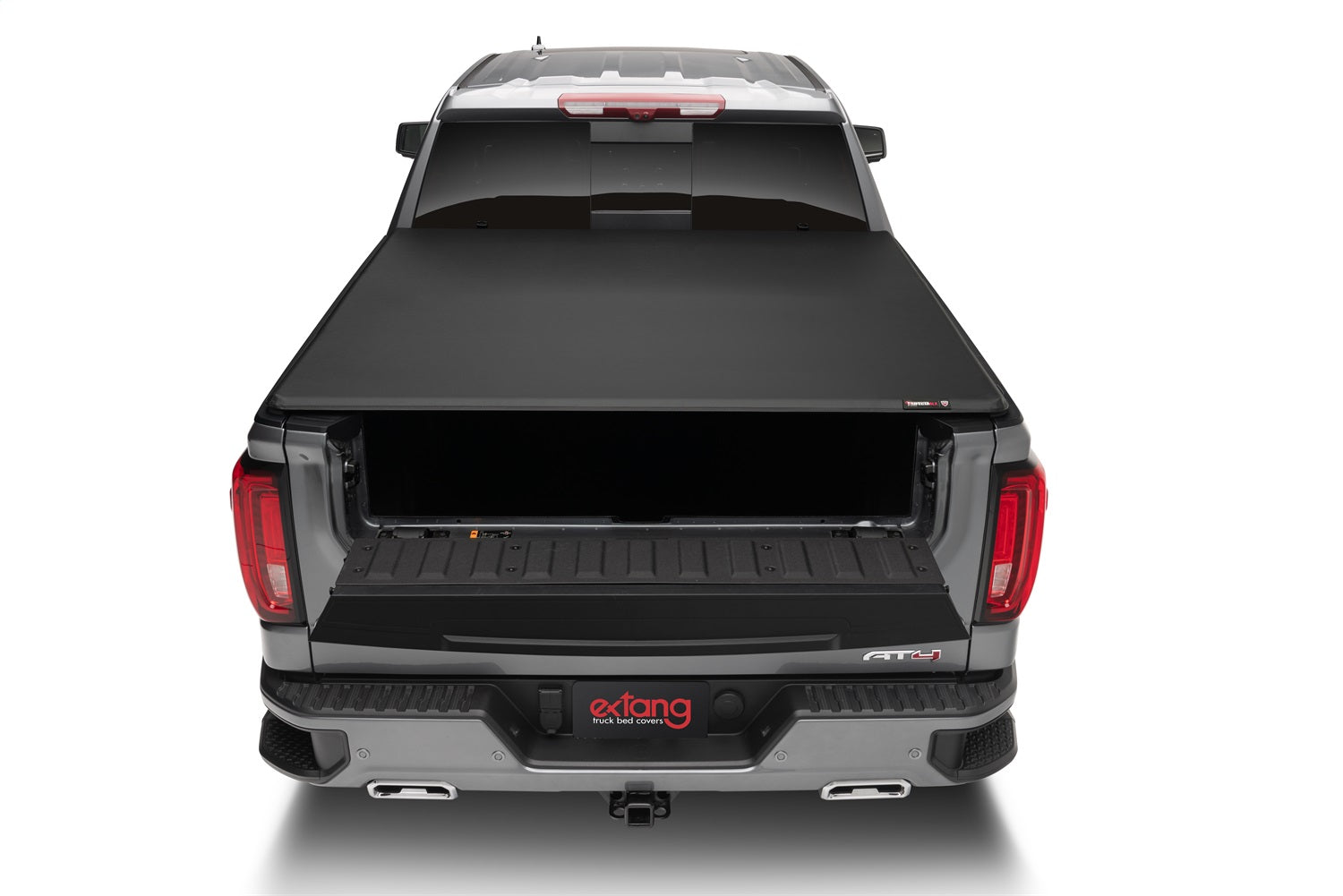 EX_ALX_19SiveradoReaHeadOnClosed_TailgateStep.jpg