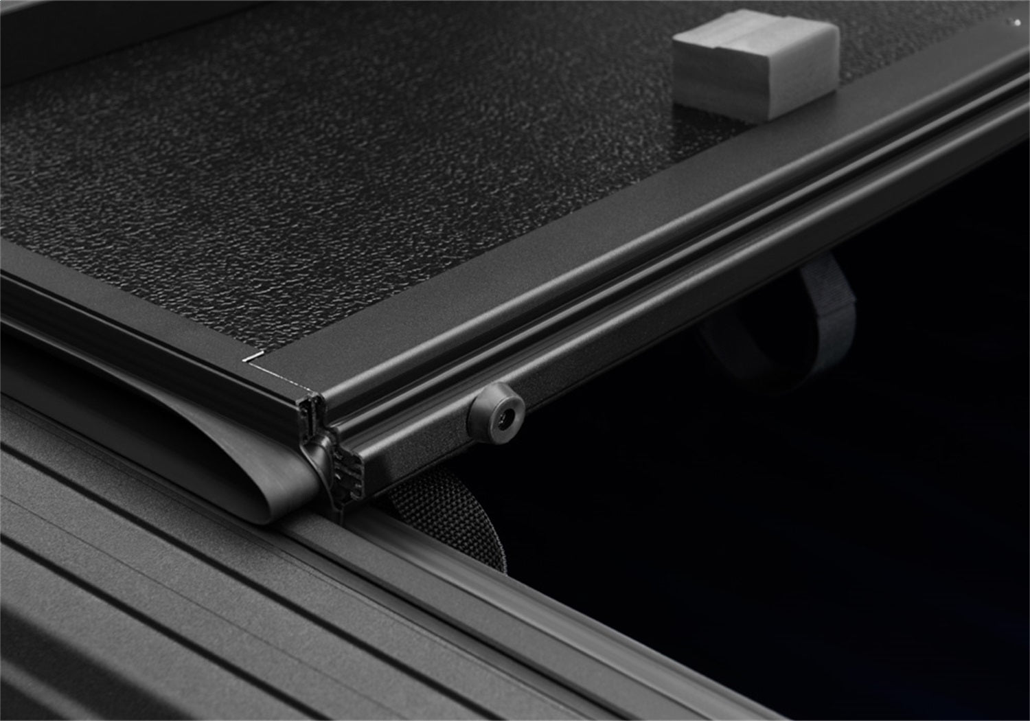 EX_Xceed_19F150_HingeDetail1.jpg