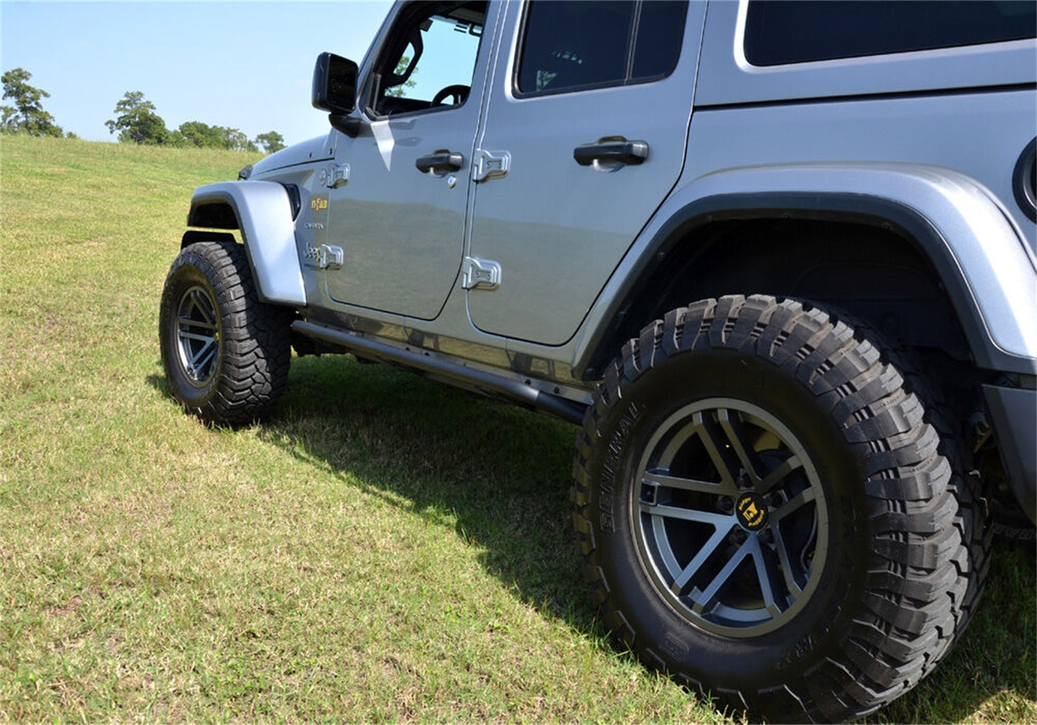nfab_trailslider_lifestyle_rear3q_jeepjl_101420.jpg
